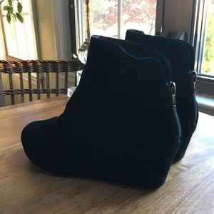 Walk with Me Coldwater Creek suede wedge boots s 6